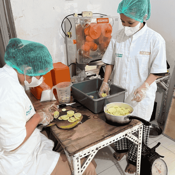                                 Produksi Jus Sari Lemon